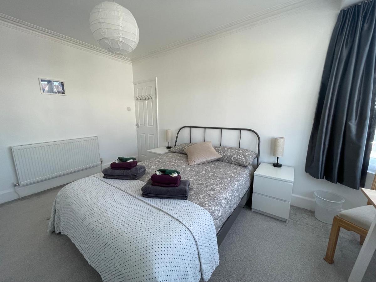 Double Bedroom With Tv In Sudbury Hill Wembley - 10 Mins From Wembley Stadium Harrow on the Hill Exterior photo